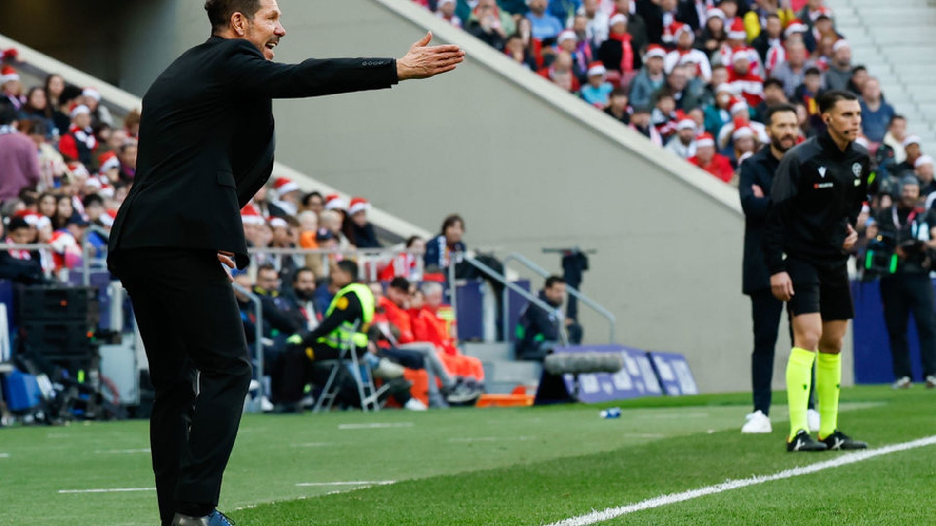 Simeone en el encuentro ante el Valencia en el Metropolitano Simeone en el encuentro ante el Valencia en el Metropolitano