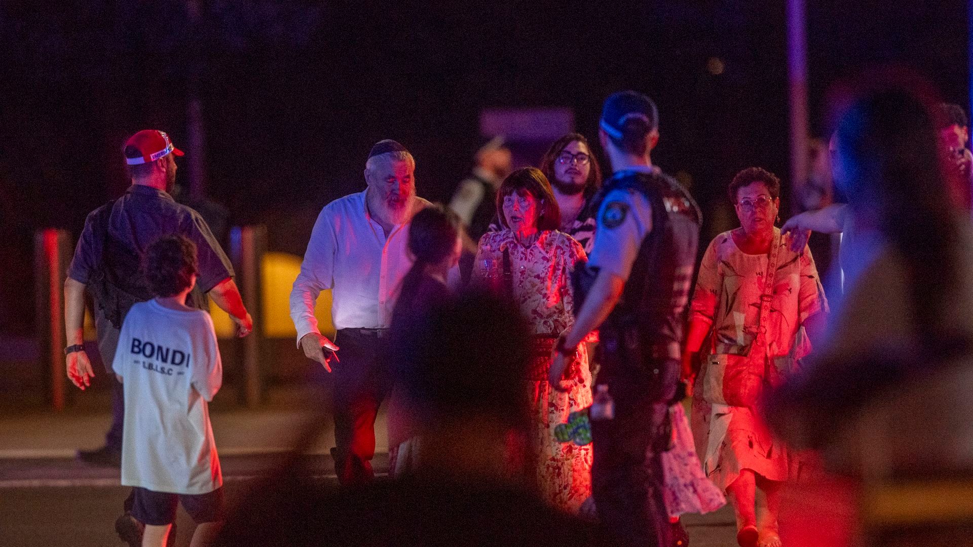 11 muertos y 29 heridos en un ataque terrorista a una fiesta judía en una playa de Sídney, Australia