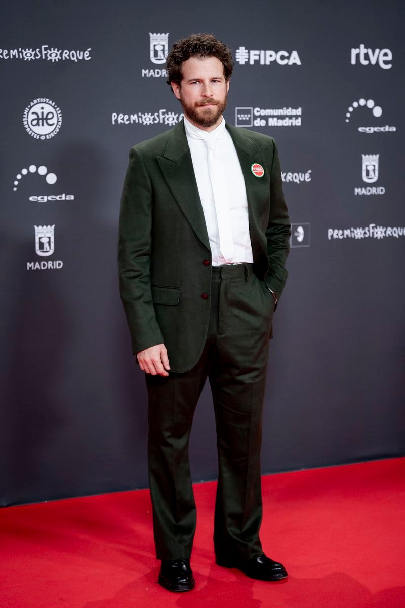 Alvaro Cervantes, en la alfombra roja de los Premios Forqué 2025