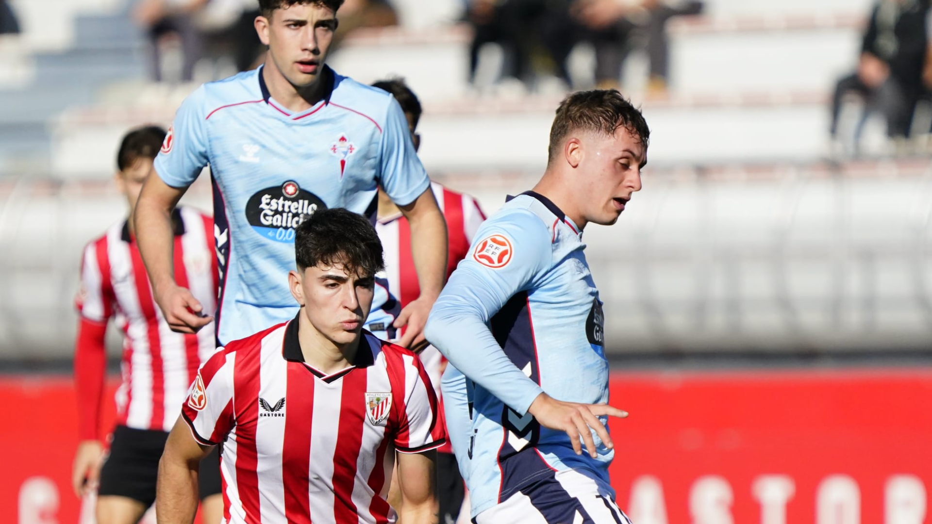 Dela y Burcio ante Ibon Sánchez