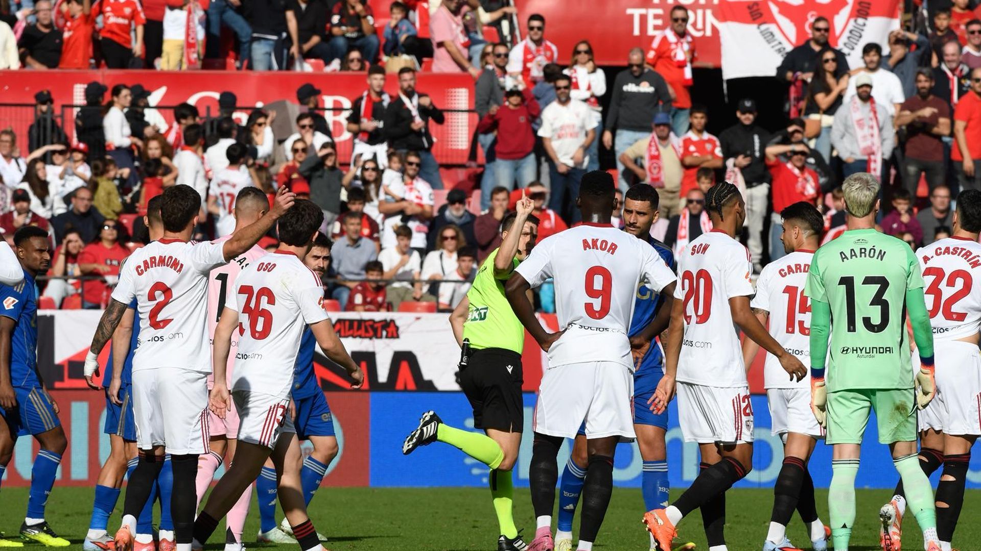 Díaz de Mera en el Sevilla - Oviedo Díaz de Mera en el Sevilla - Oviedo