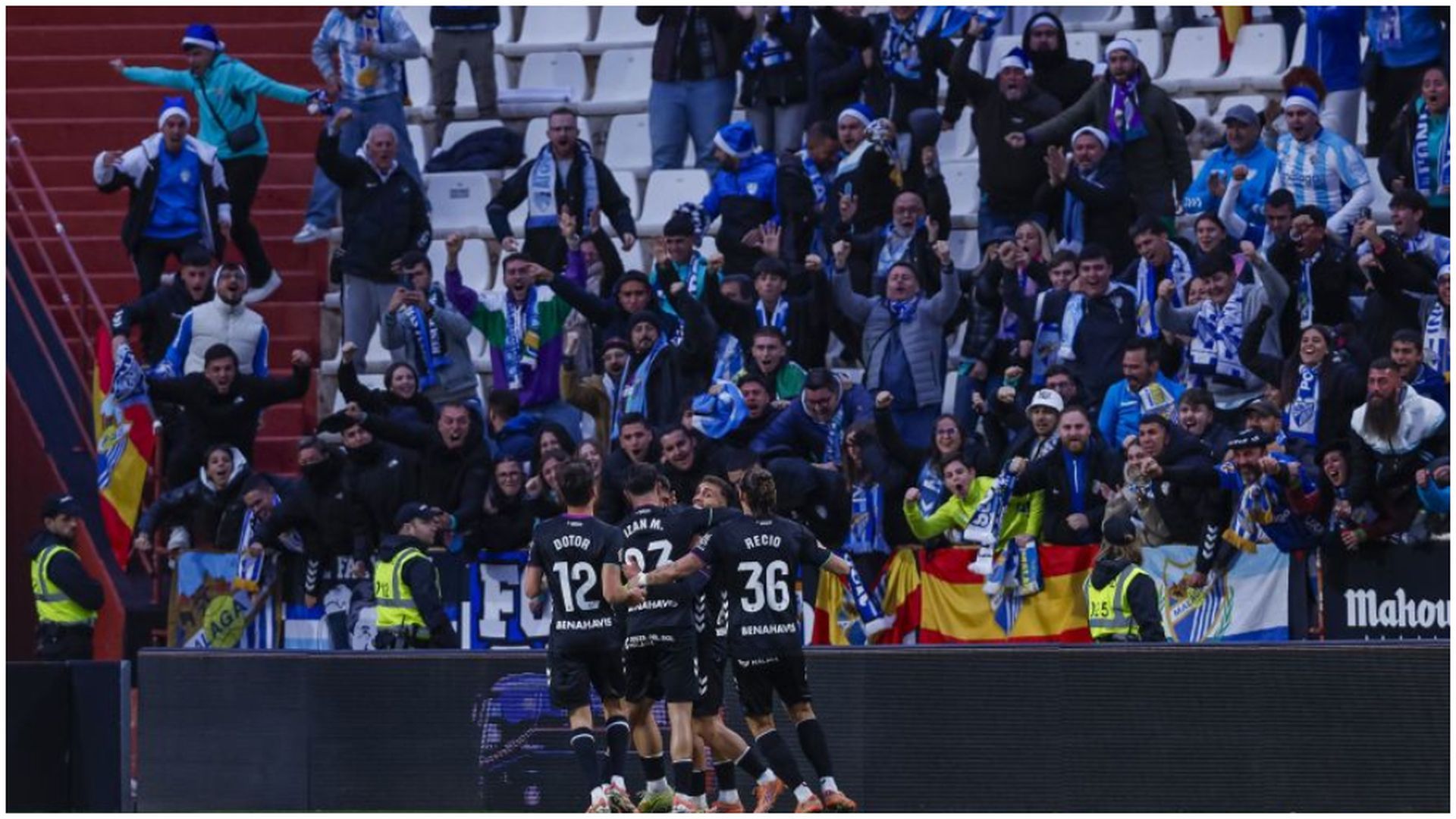El Málaga celebra un gol ante el Albacete