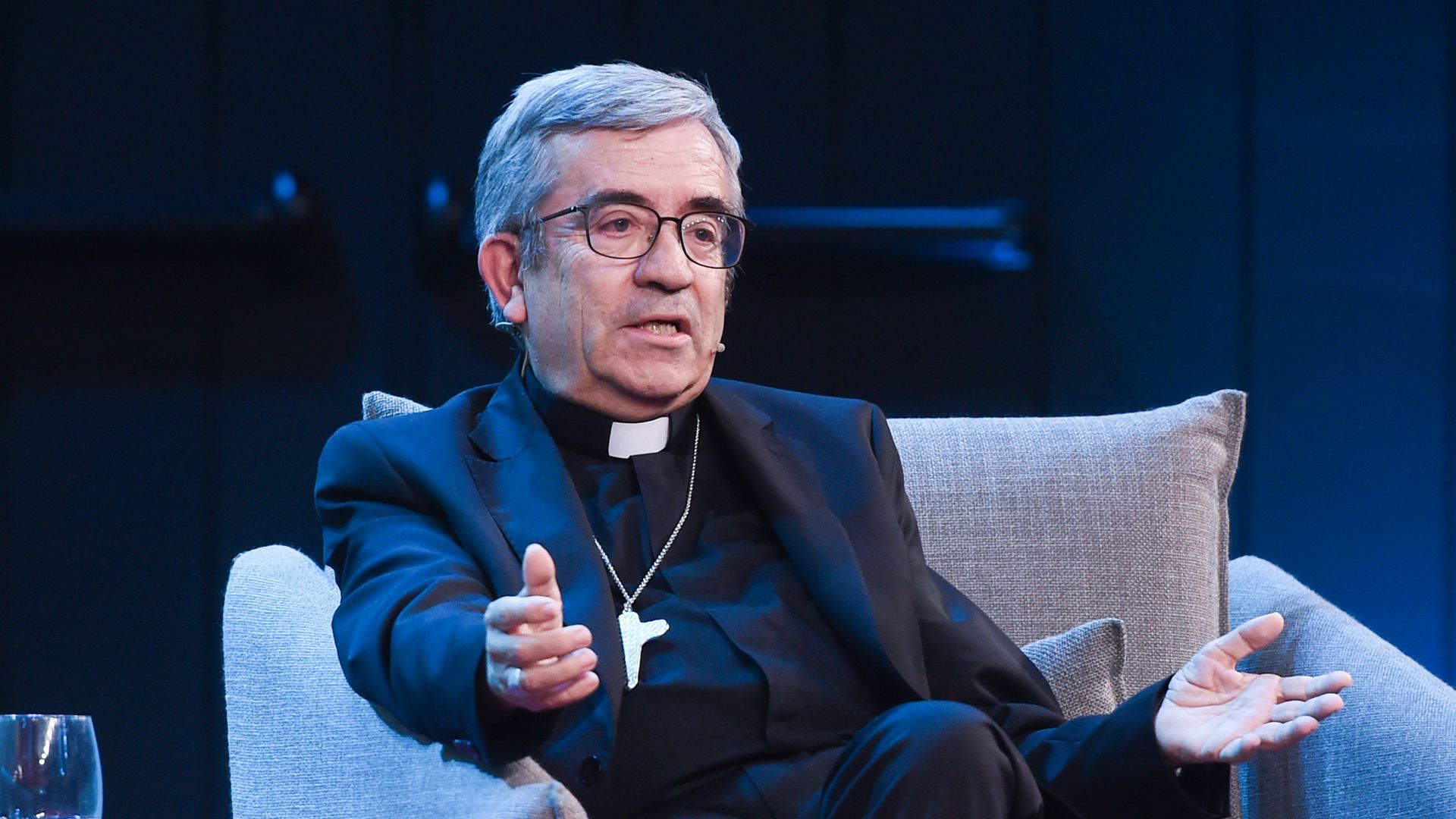 El presidente de la Conferencia Episcopal sostiene que "hay que ir a una cuestión de confianza, moción de censura o a elecciones"