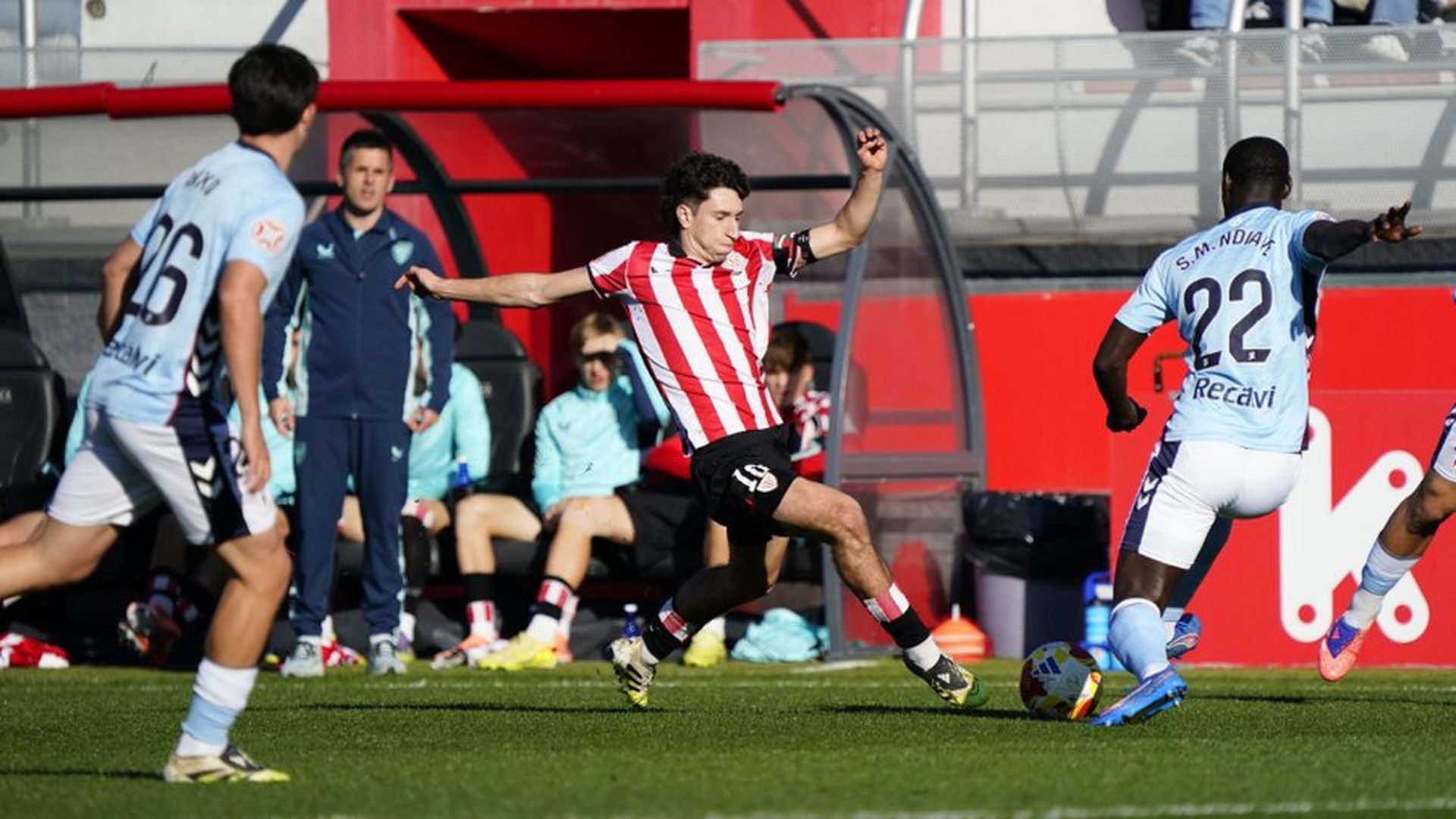 Entrada de Ndiaye sobre Ibon Sánchez