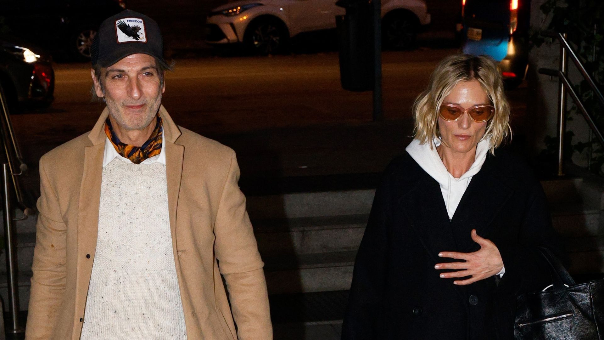 Ernesto Alterio y su pareja Ella Jazz en el tanatorio