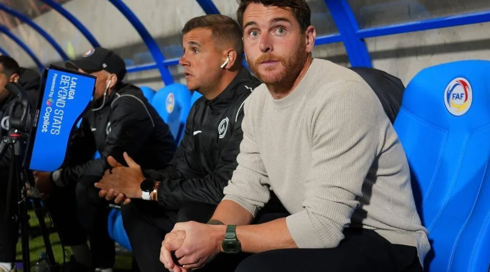 Ibai Gómez, en el banquillo en un partido del Andorra