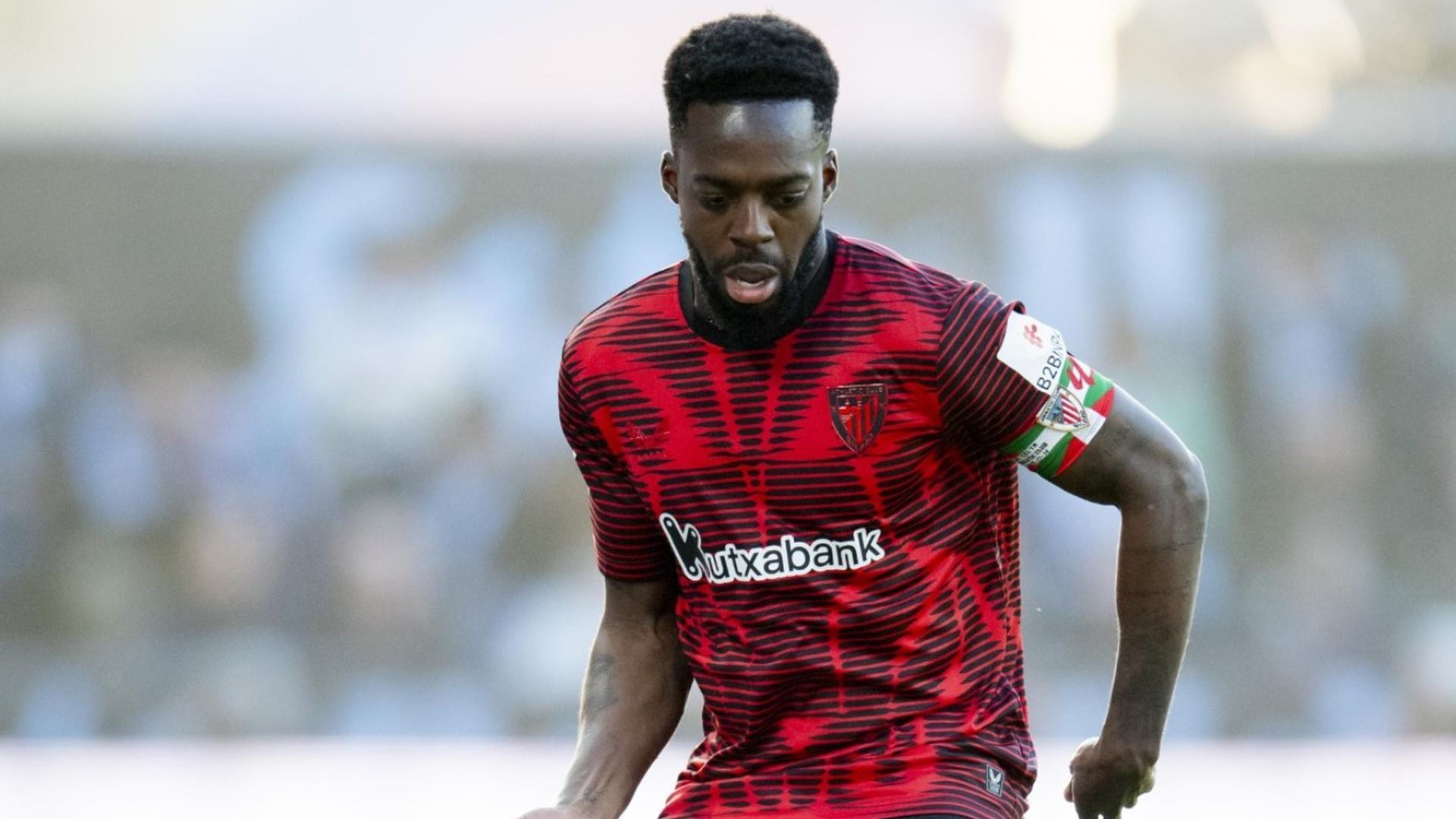 Iñaki Williams la toca en el partido Celta - Athletic de Balaídos Iñaki Williams la toca en el partido Celta - Athletic de Balaídos