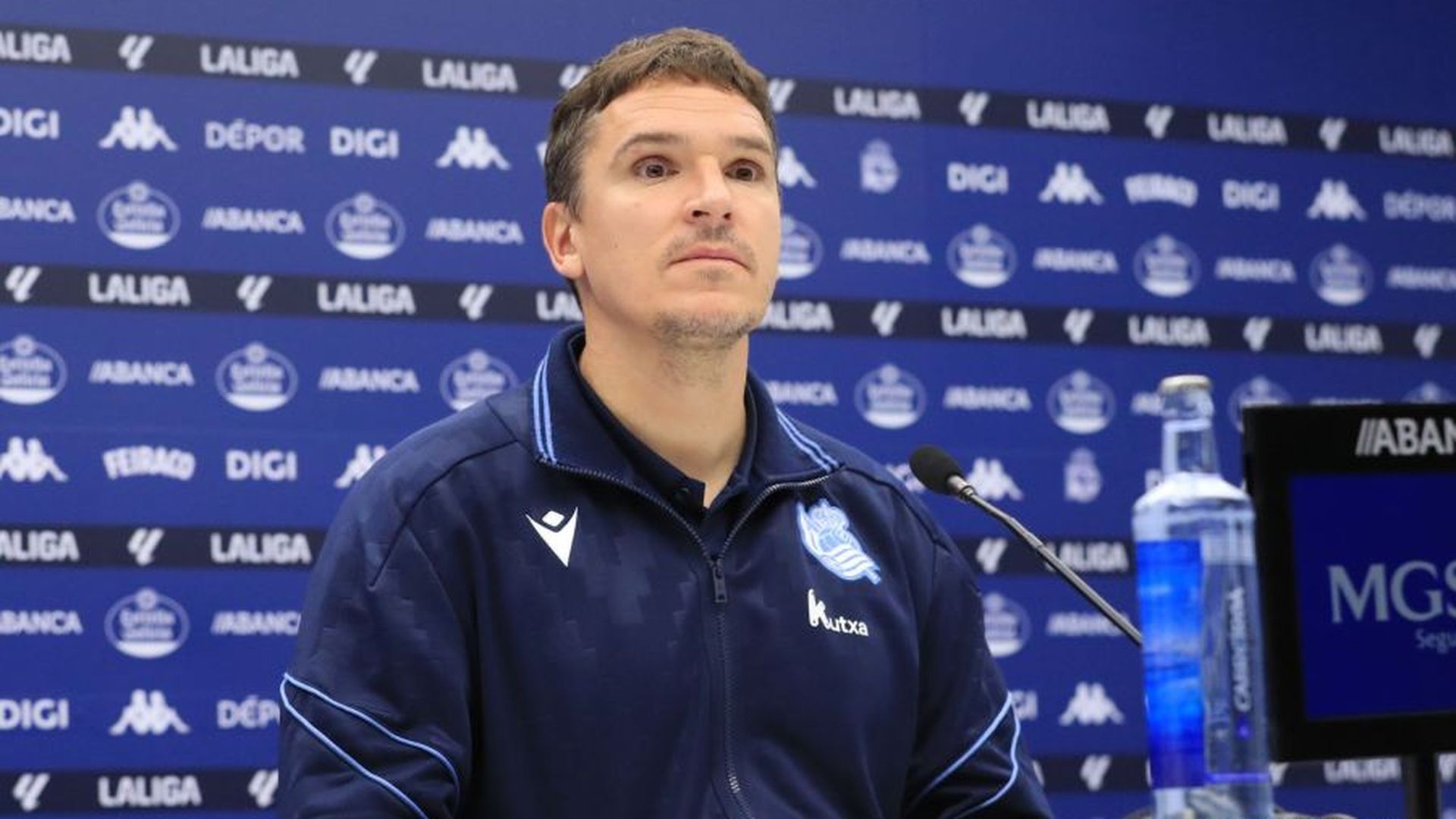 Ion Ansotegi en la sala de prensa de Riazor Ion Ansotegi en la sala de prensa de Riazor