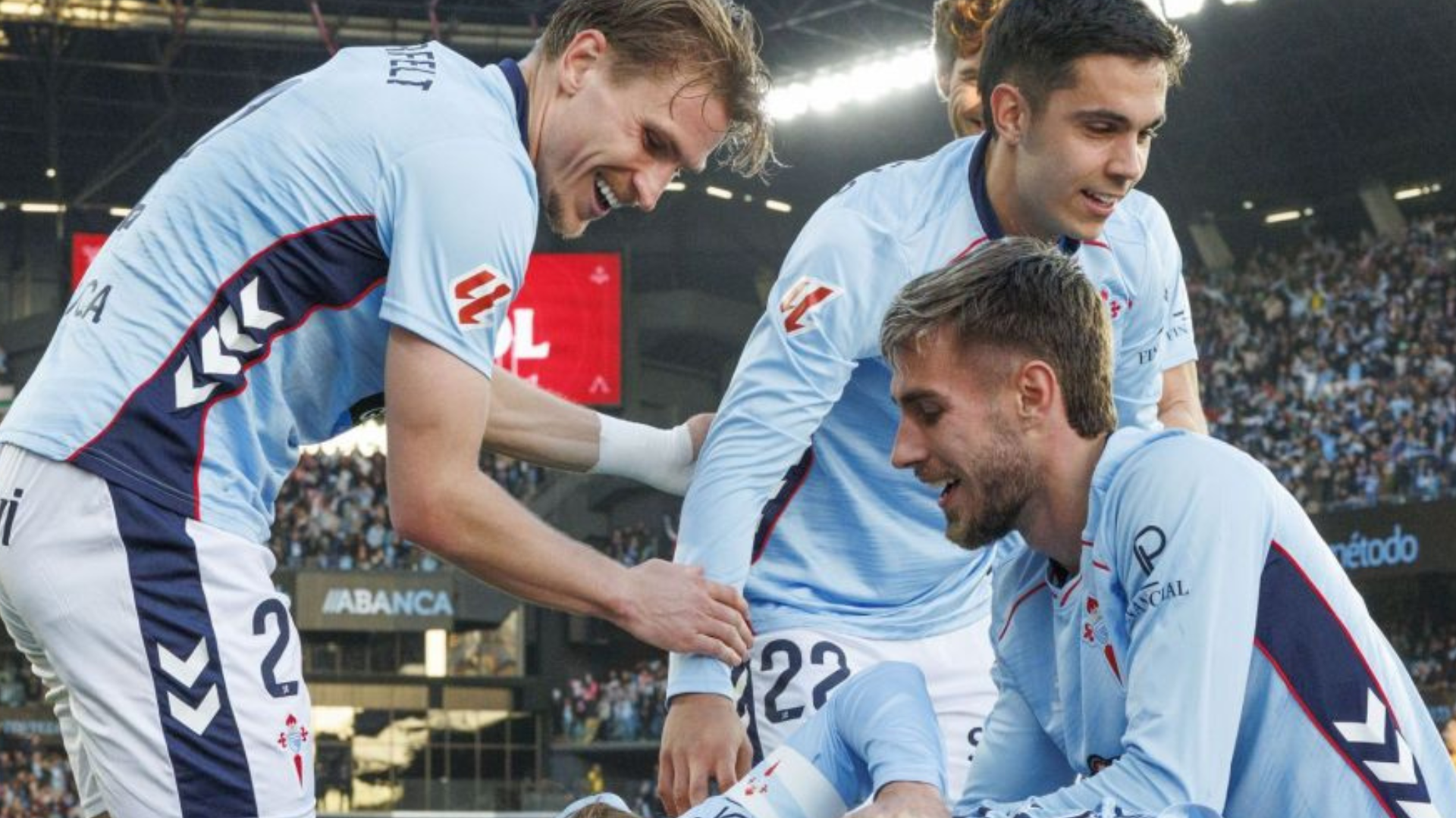 Los jugadores del Celta celebran un gol en Balaídos