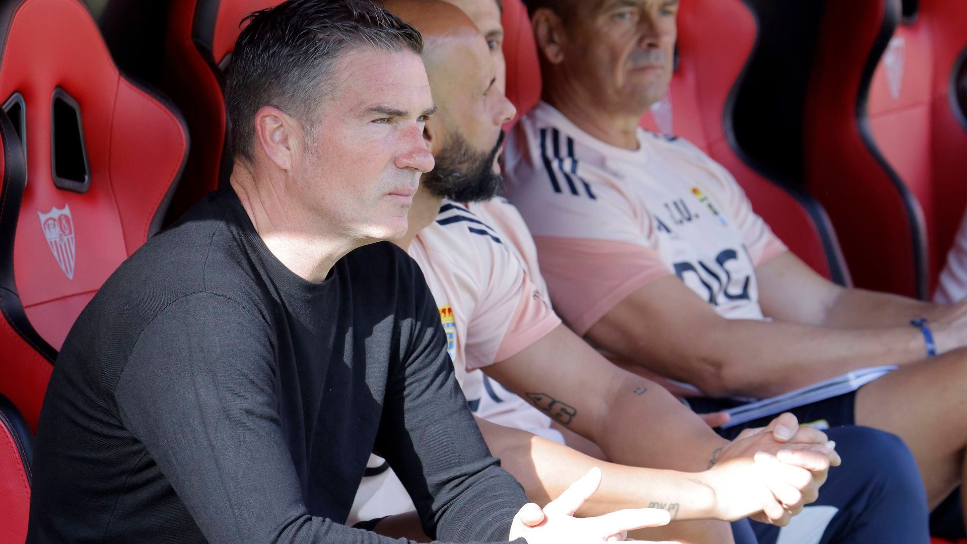 Luis Carrión, en el banquillo del Sánchez-Pizjuán