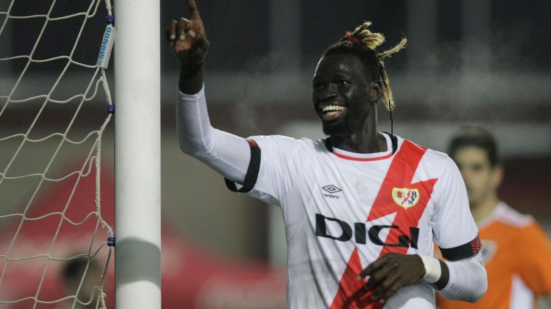 Pathé Ciss celebra un gol con el Rayo Pathé Ciss celebra un gol con el Rayo