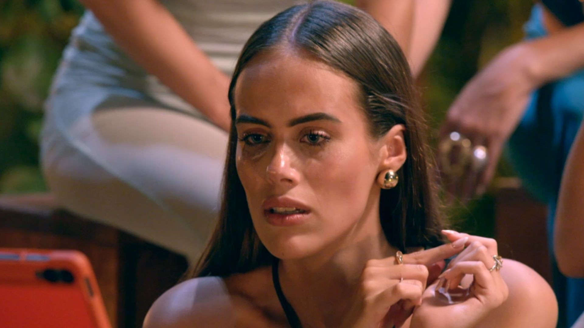 Los sucesivos zascas de las chicas a Érika al ver su actitud con Enrique: "¿Qué es, su psicóloga?"