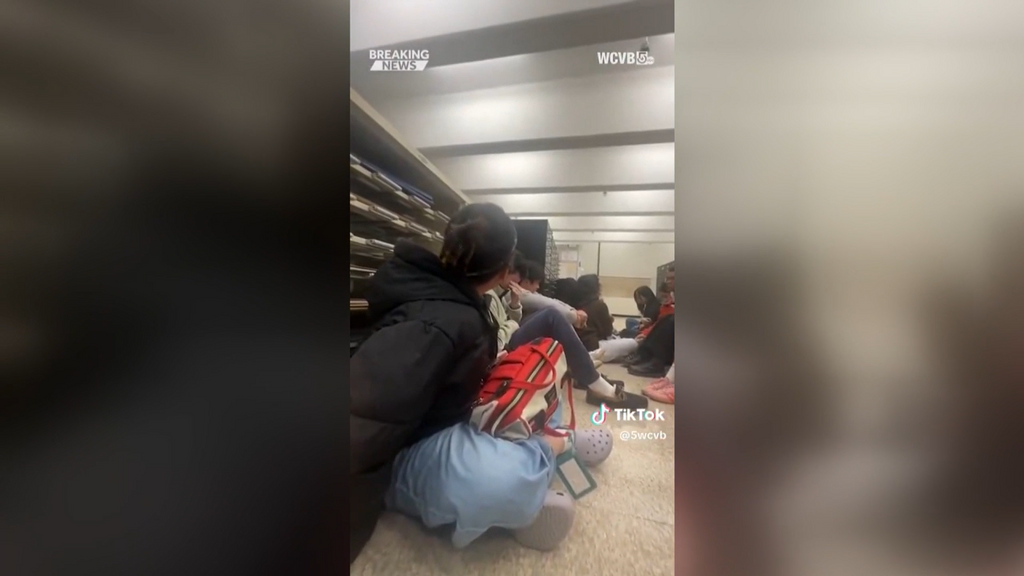 Así se escondieron los alumnos del atacante en la universidad de Brown: hay dos muertos y nueve heridos