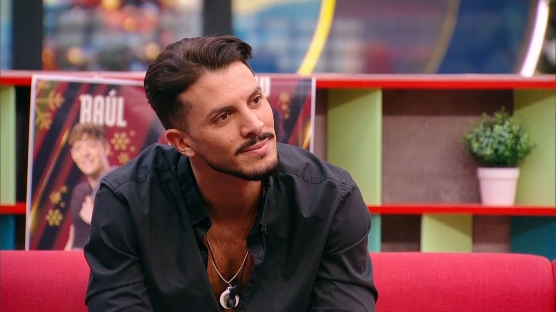 Cristian escuchando a los colaboradores