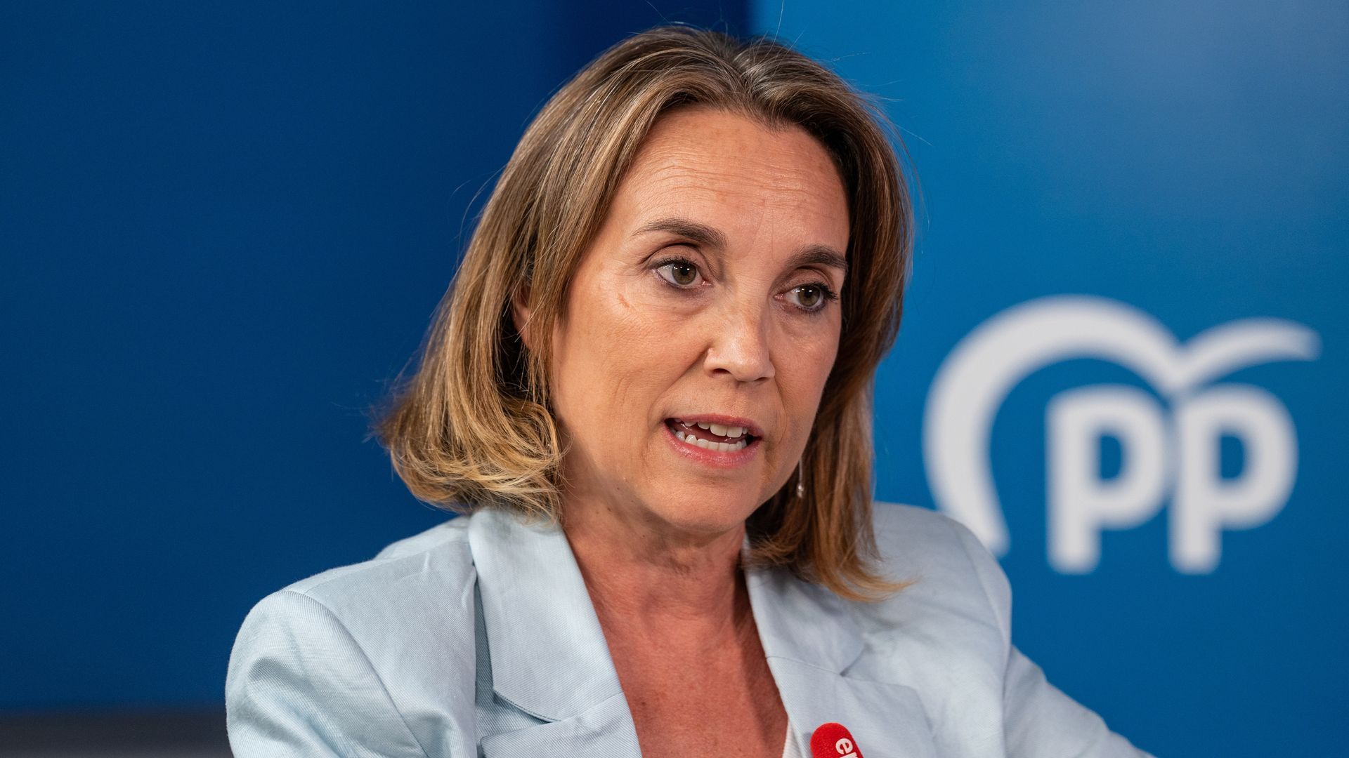 Cuca Gamarra admite un endurecimiento del PP en inmigración y lo defiende: "Ni puertas abiertas ni deportaciones"