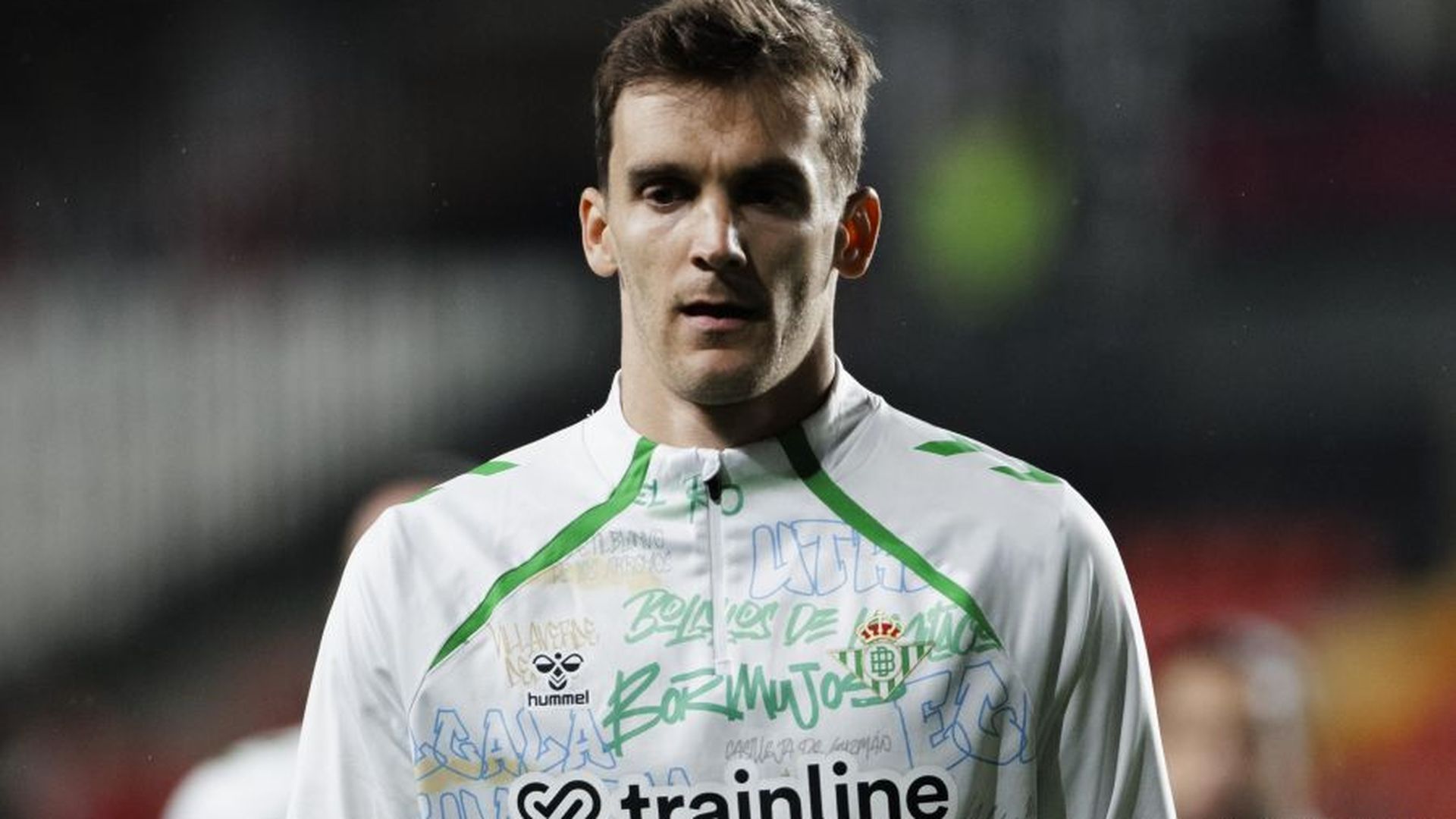 Diego Llorente, durante el calentamiento del Rayo Vallecano-Betis