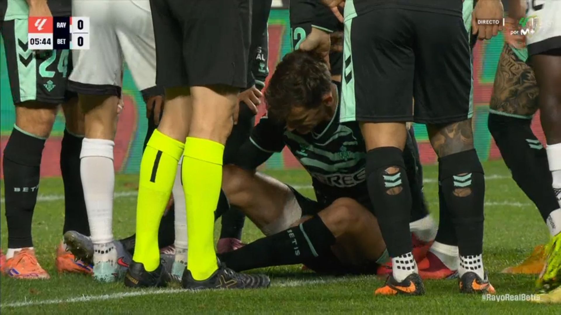 El momento de la lesión de Diego Llorente en Vallecas El momento de la lesión de Diego Llorente en Vallecas