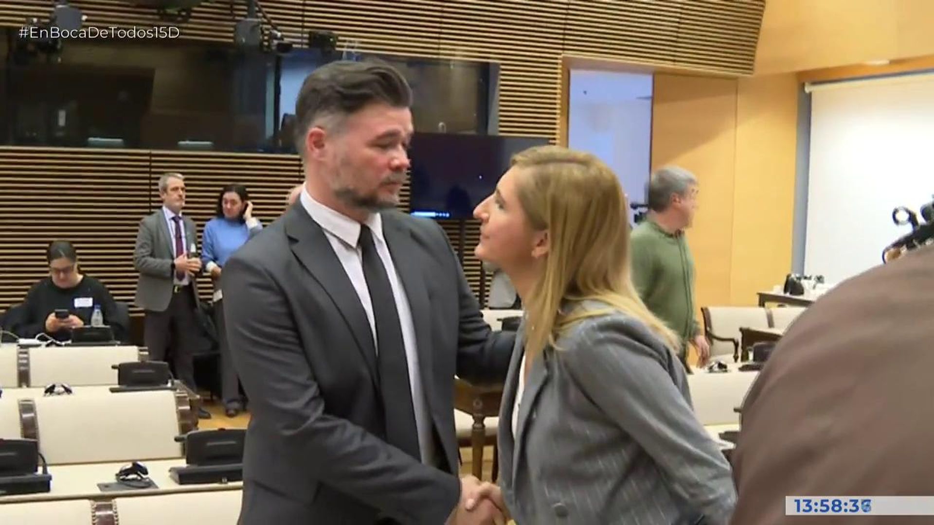 Gabriel Rufián hace la ‘cobra’ a Salomé Pradas, exconsejera de emergencias de la Comunidad Valenciana Gabriel Rufián hace la ‘cobra’ a Salomé Pradas, exconsejera de emergencias de la Comunidad Valenciana