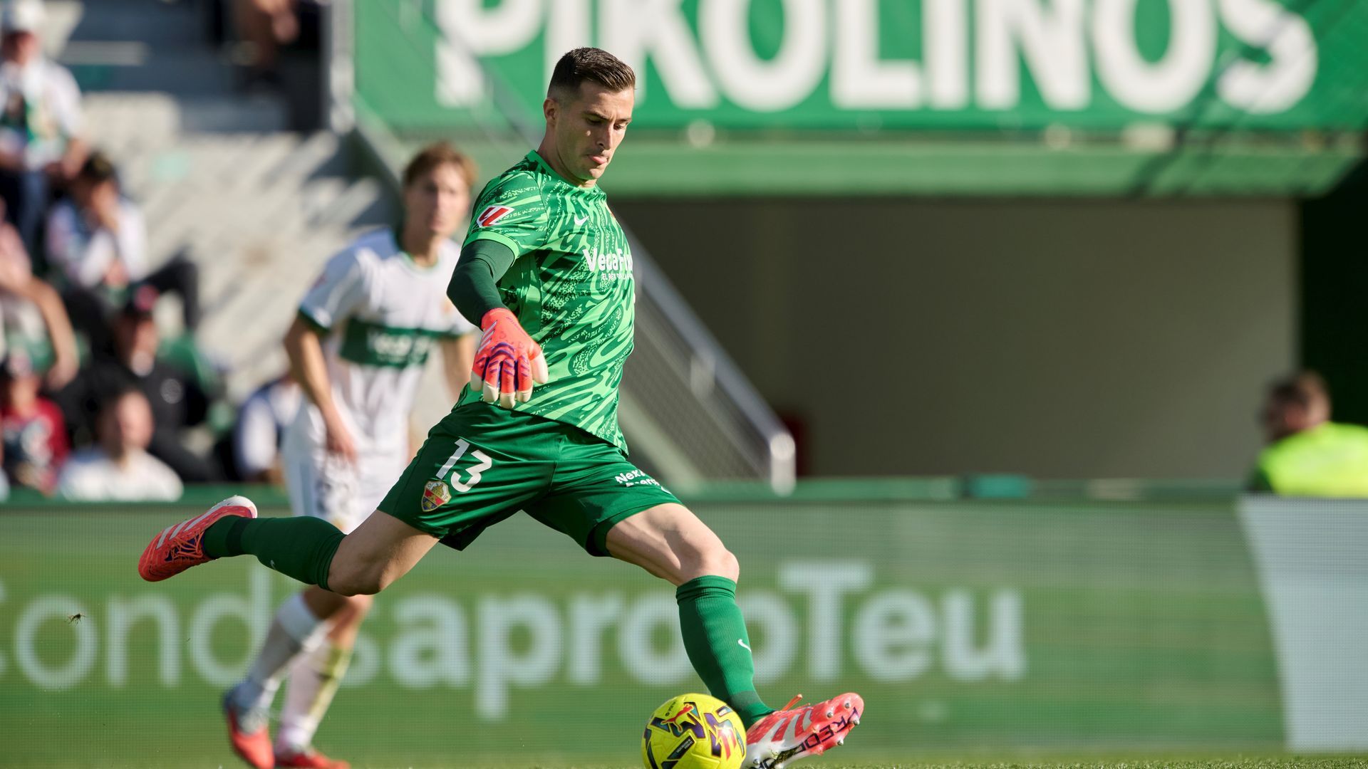 Iñaki Peña jugando con el Elche