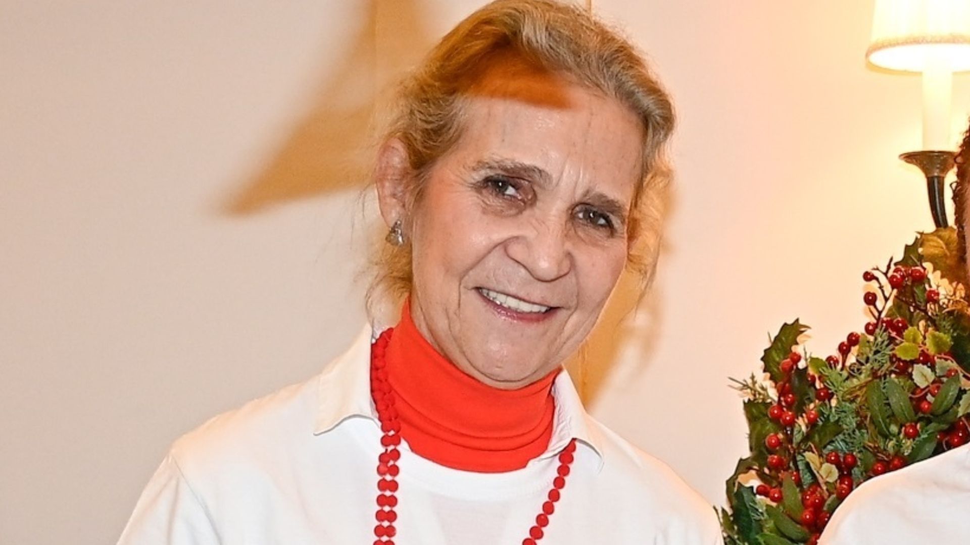 Infanta elena, en el mercadillo solidario de Mapfre Infanta elena, en el mercadillo solidario de Mapfre