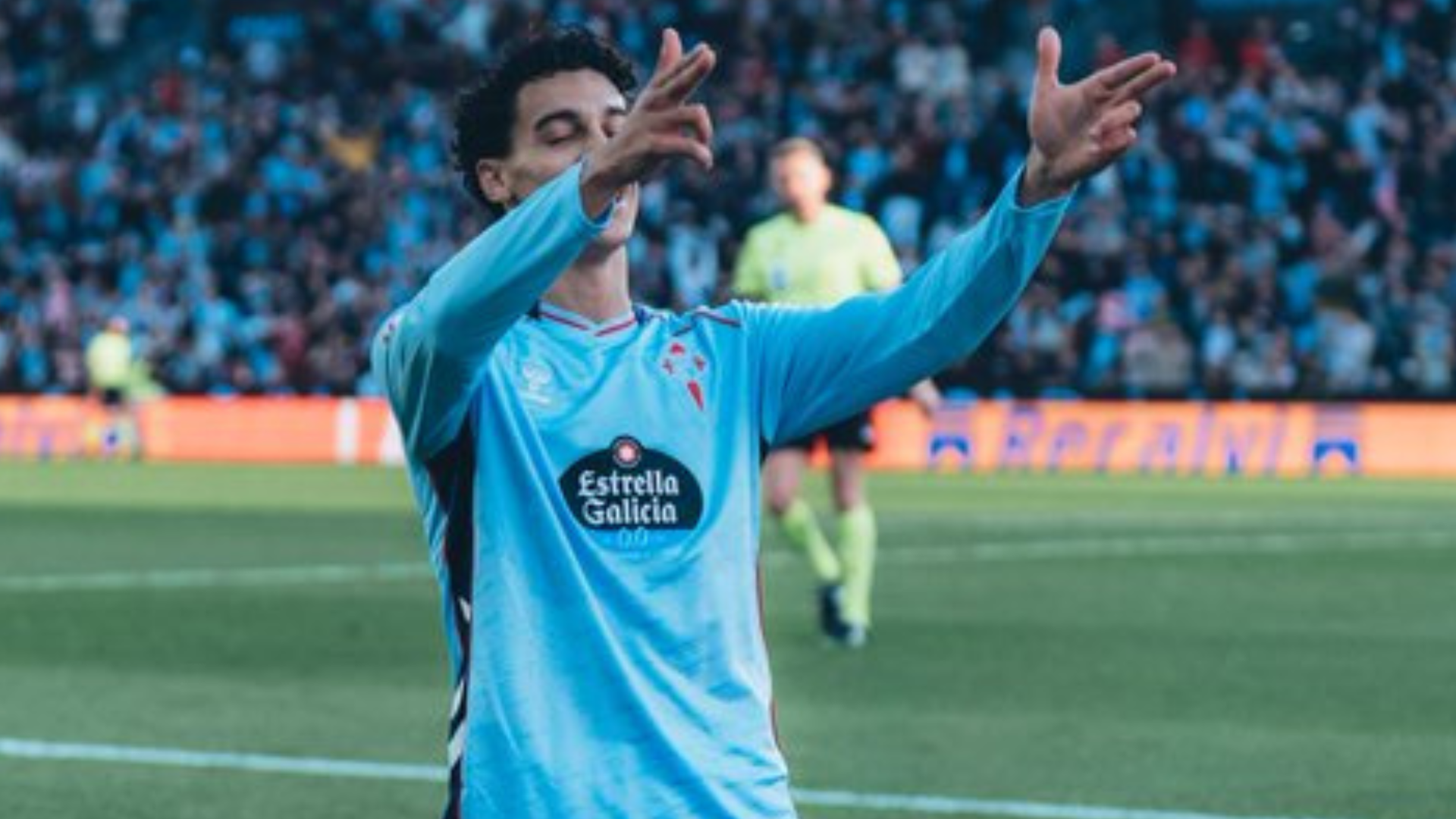 Jones El-Abdellauoi celebra su primer gol en Liga Jones El-Abdellauoi celebra su primer gol en Liga