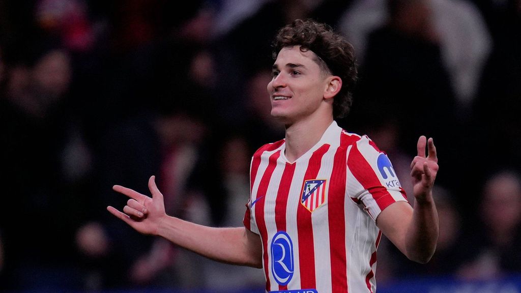 El Barcelona planea una estrategia junto a Julián Álvarez para avanzar en su fichaje y subir la oferta al Atlético