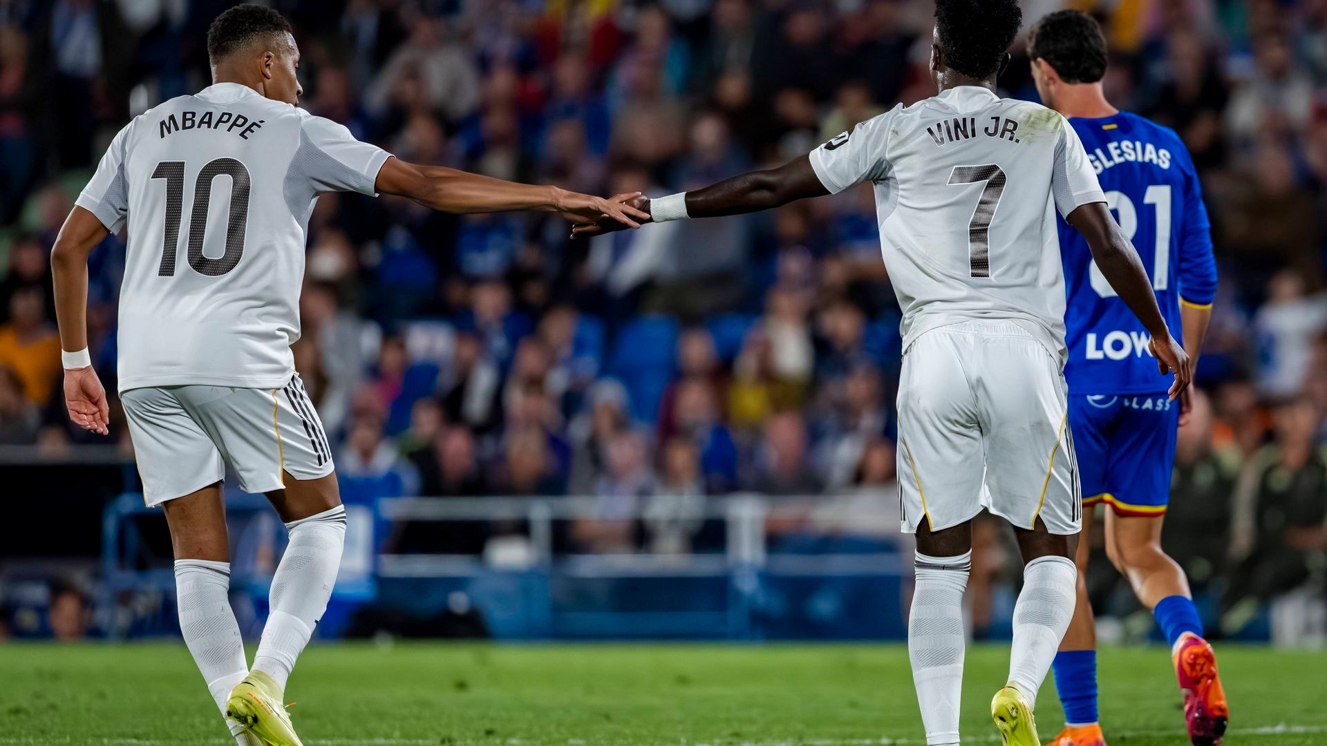 Kylian Mbappé y Vinicius Jr durante un partido del Real Madrid