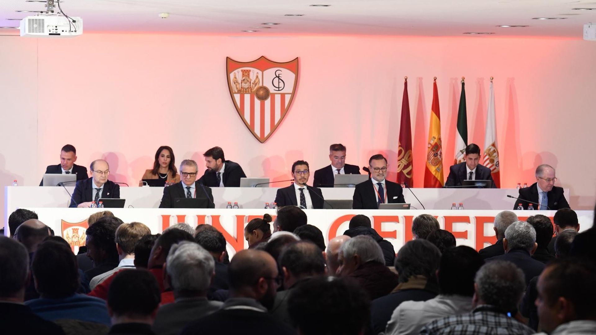 La mesa constituida en la Junta del Sevilla 2025 La mesa constituida en la Junta del Sevilla 2025