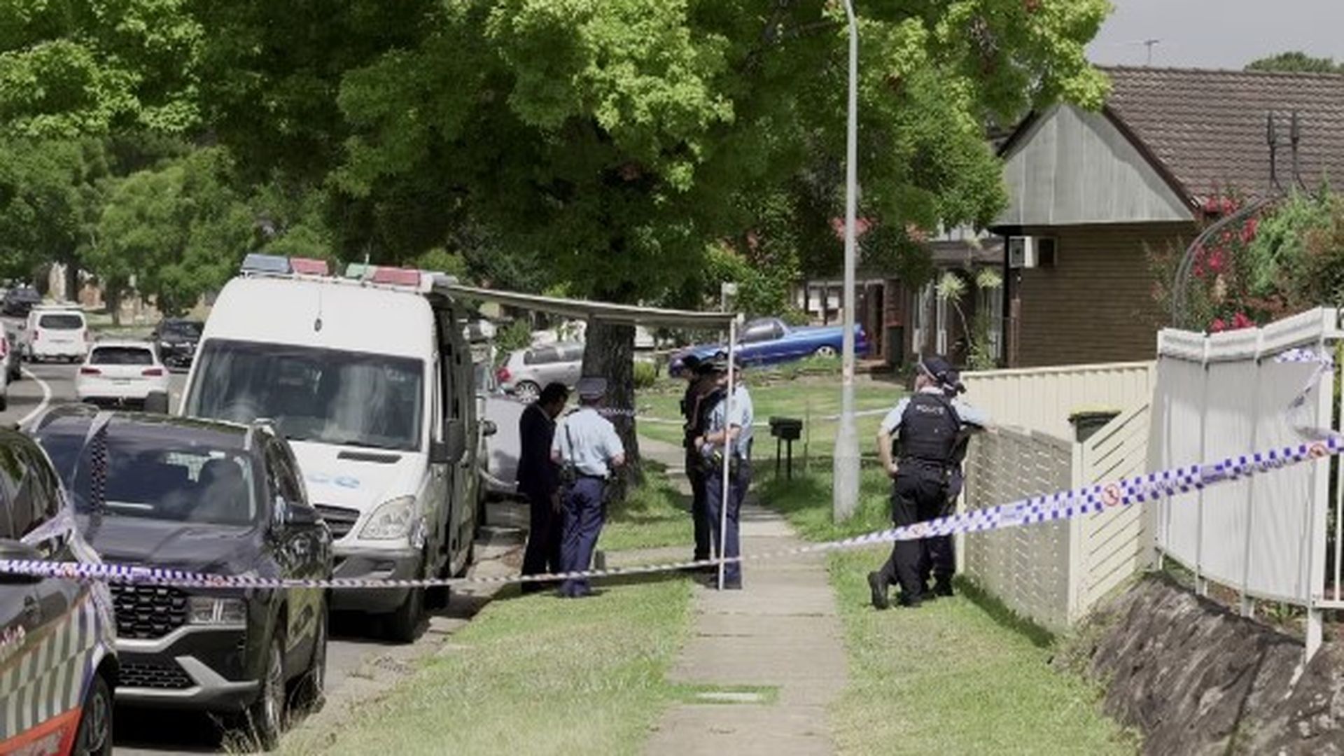 La Policía australiana registra la casa de los autores del ataque contra la comunidad judía en la playa de Bondi, en Sidney.