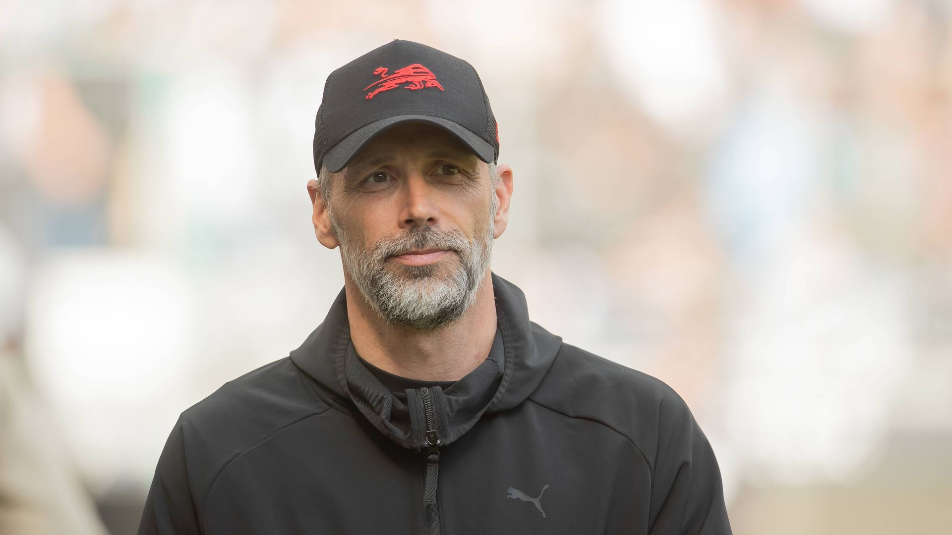 Marco Rose dirige un encuentro