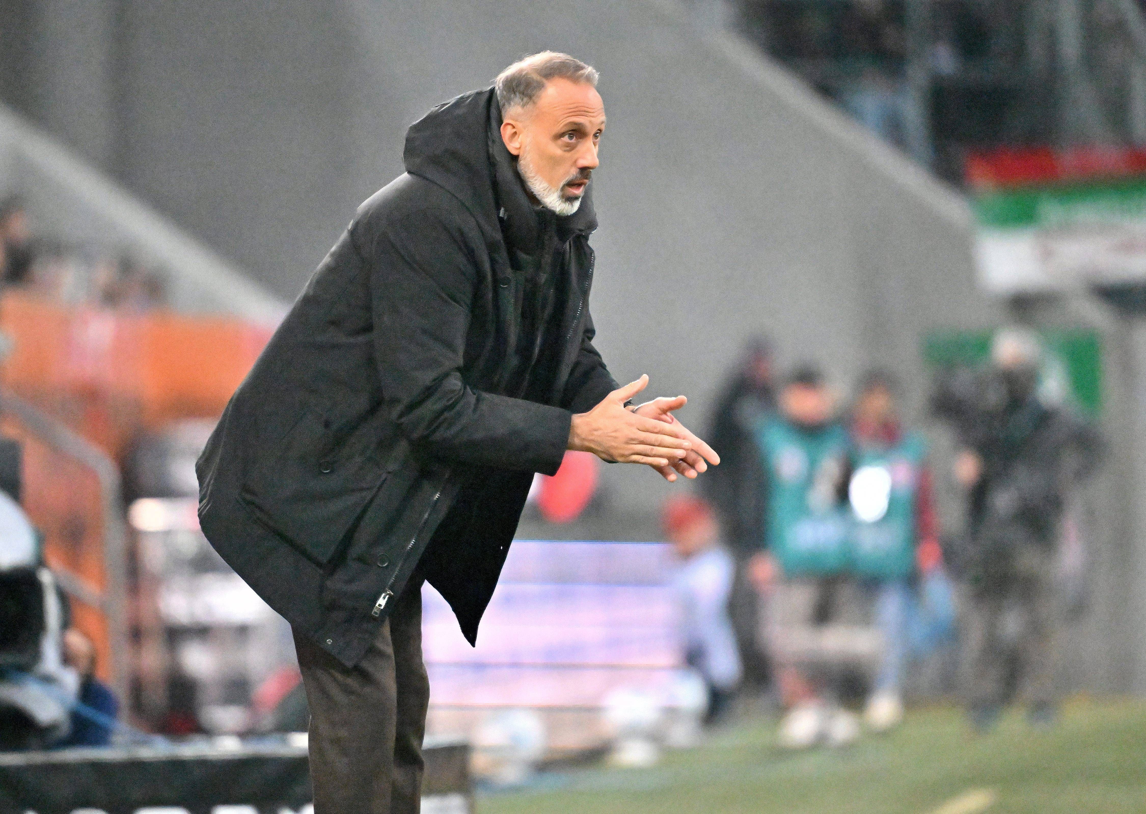 Pellegrino Matarazzo dirige un encuentro