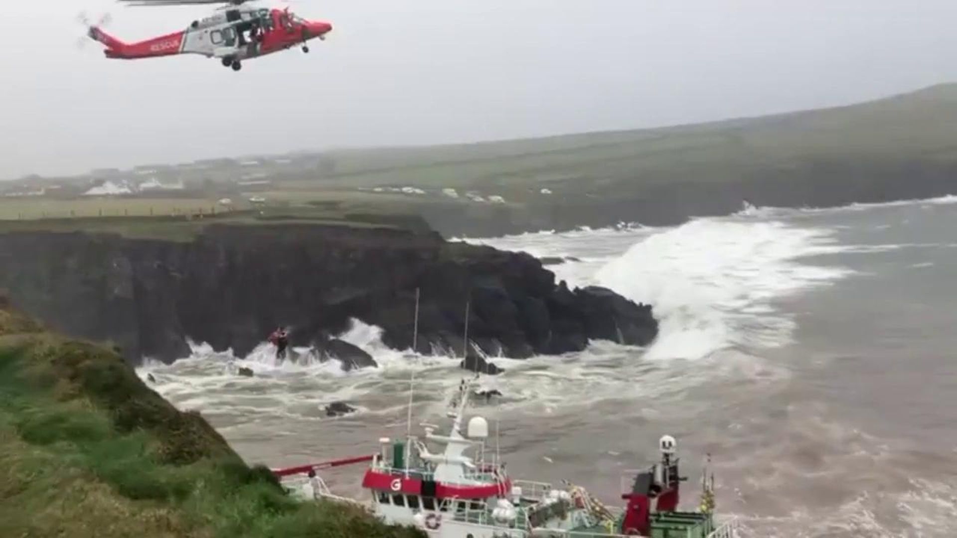 Pesquero coruñés rescatado en Irlanda