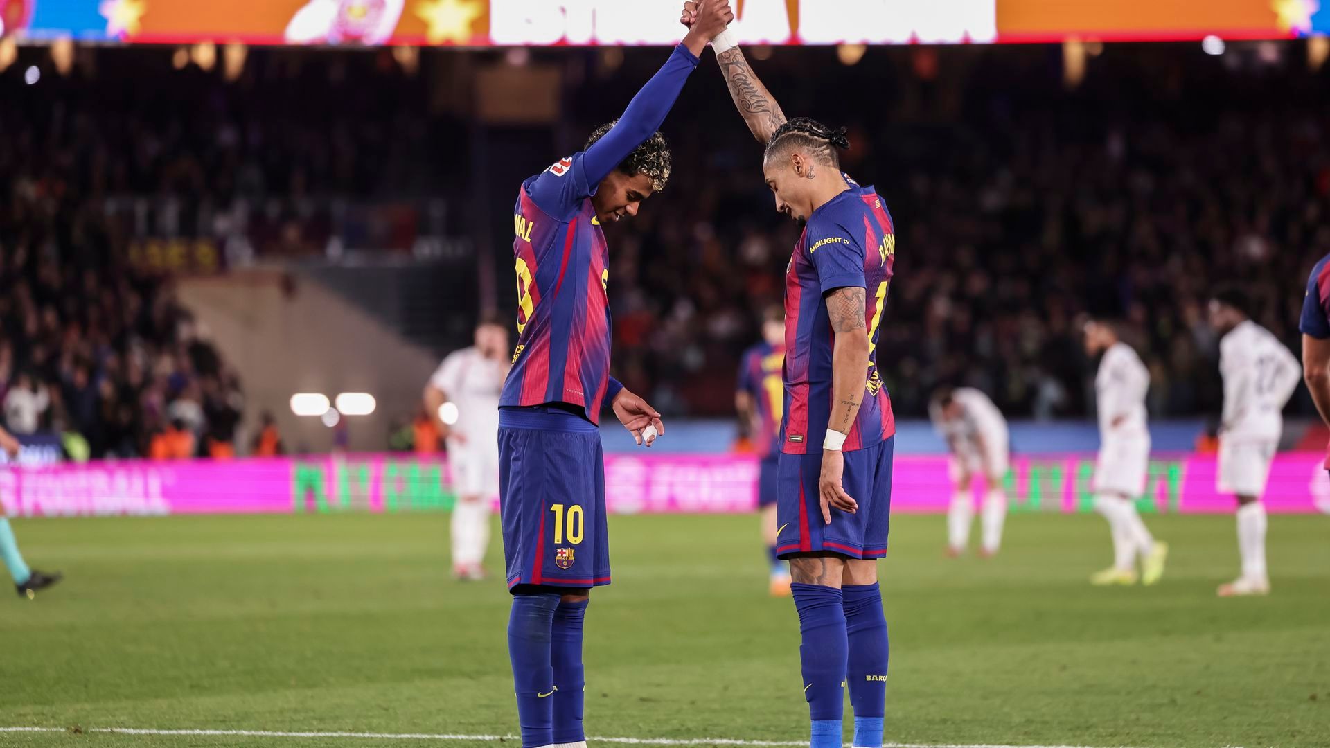 Raphinha celebra un gol con Lamine Yamal en el FC Barcelona Raphinha celebra un gol con Lamine Yamal en el FC Barcelona