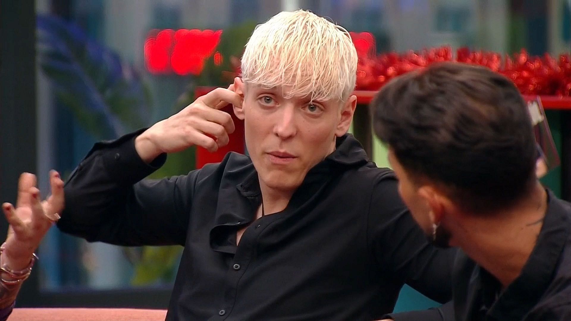 Raúl intercambiando opiniones con Cristian