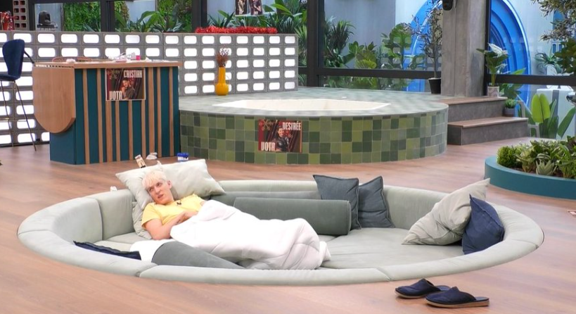 Raúl pasando de limpiar