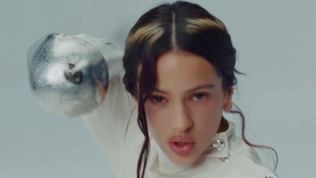 Rosalía estrena por sorpresa el videoclip de ‘La Perla’, uno de los temas más sonados de 'Lux': todos los detalles