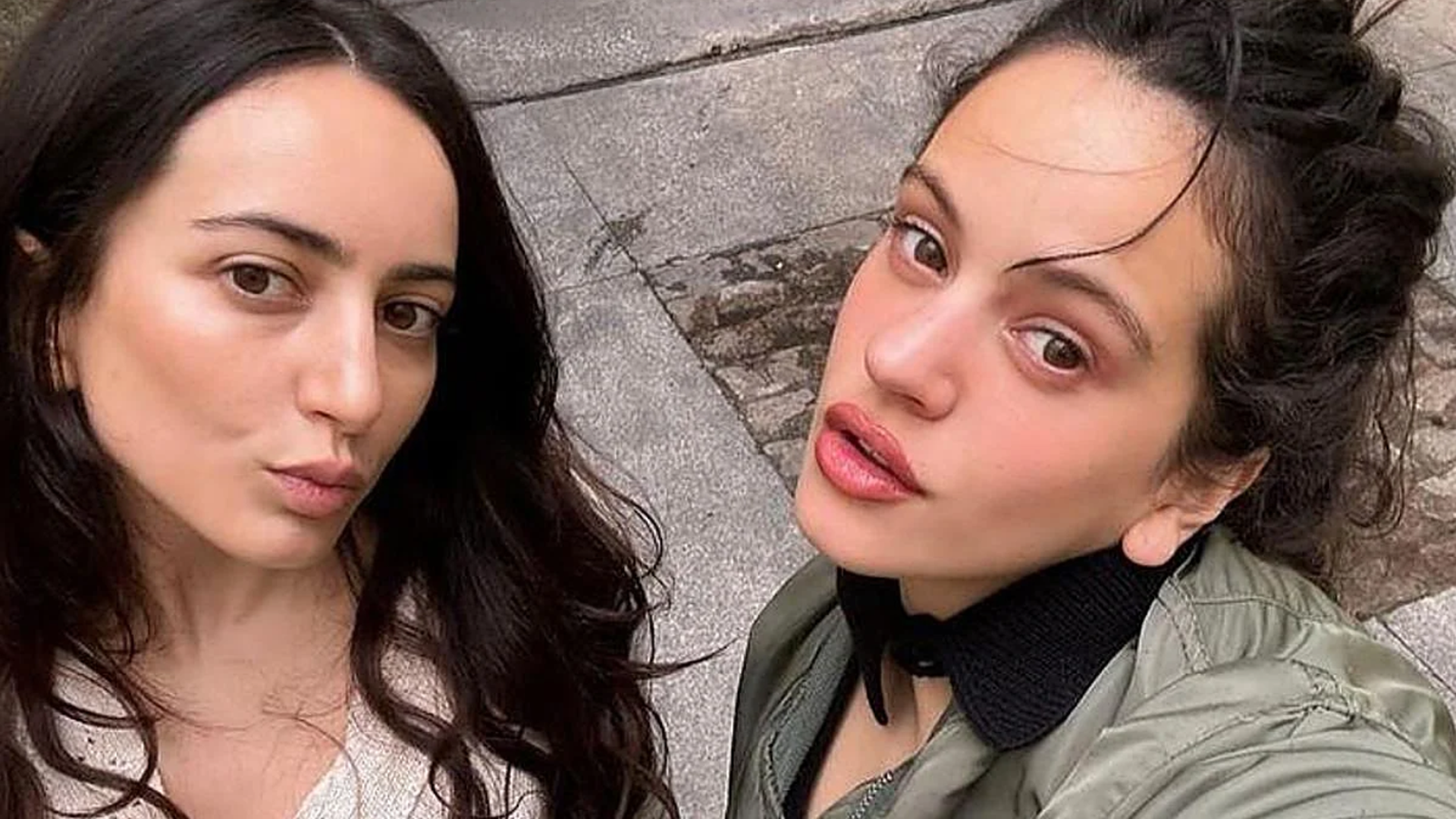 Rosalía y su hermana Pili