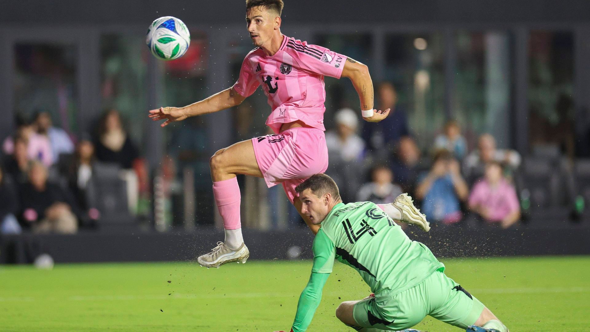 Tadeo Allende con el Inter de Miami de Leo Messi.jpg