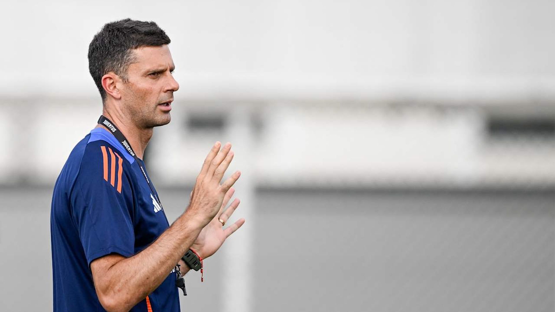 Thiago Motta dirige un entrenamiento Thiago Motta dirige un entrenamiento