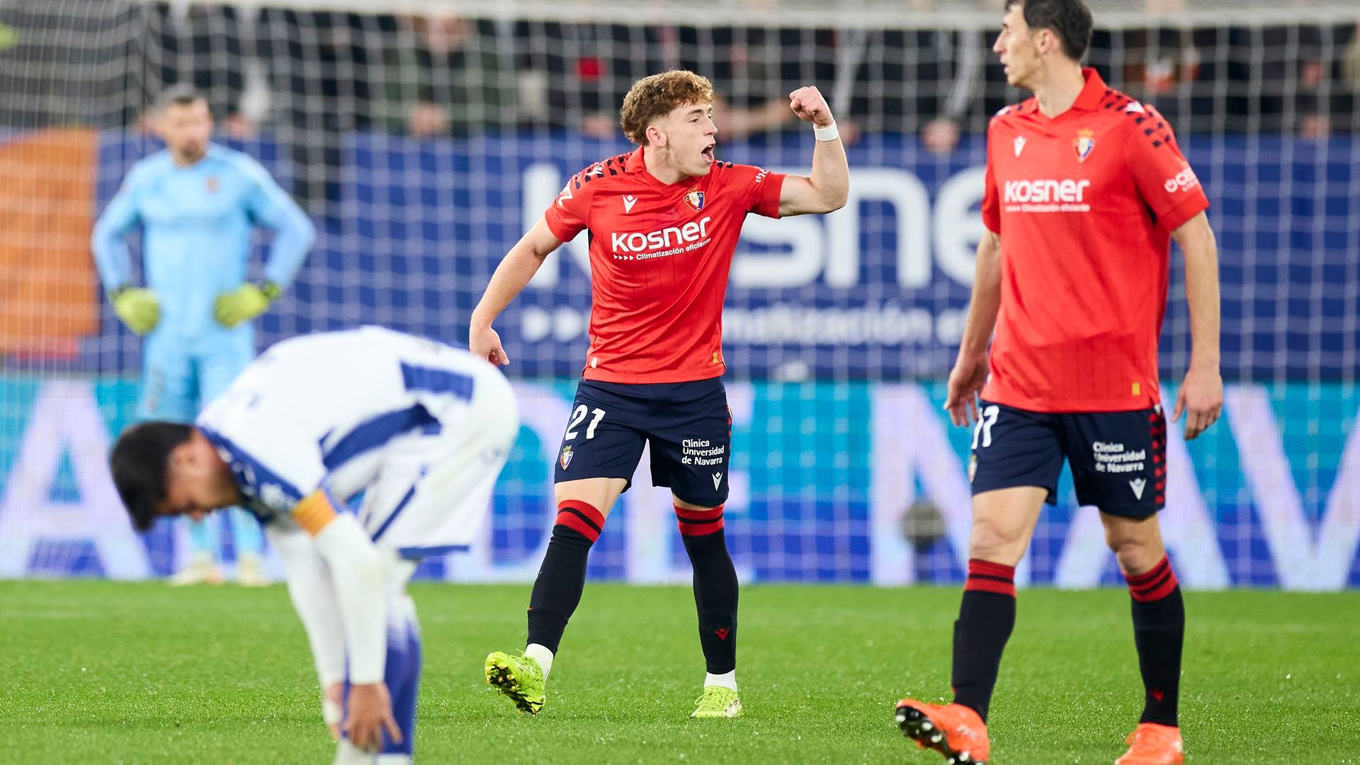 Victor Muñoz celebrando un gol con Osasuna