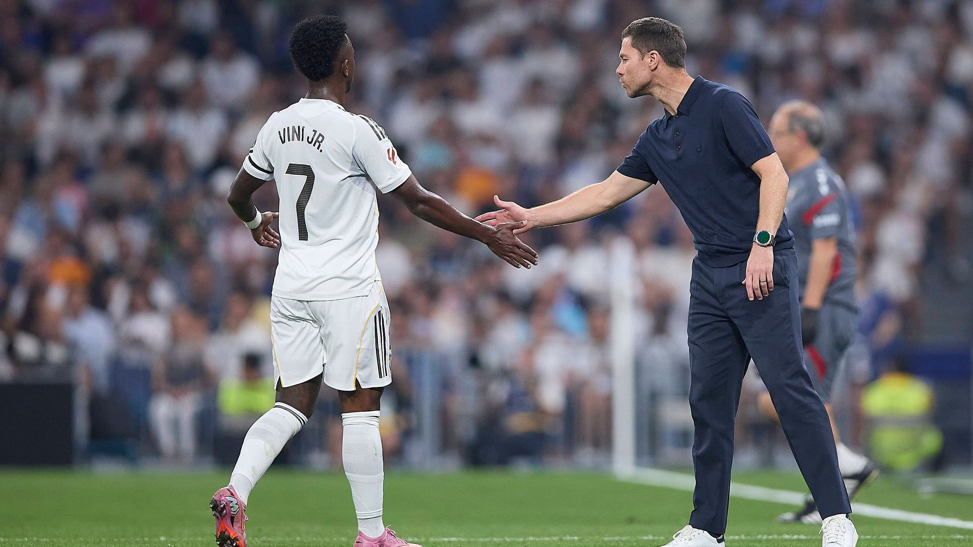 Xabi Alonso junto a Vinicius Xabi Alonso junto a Vinicius