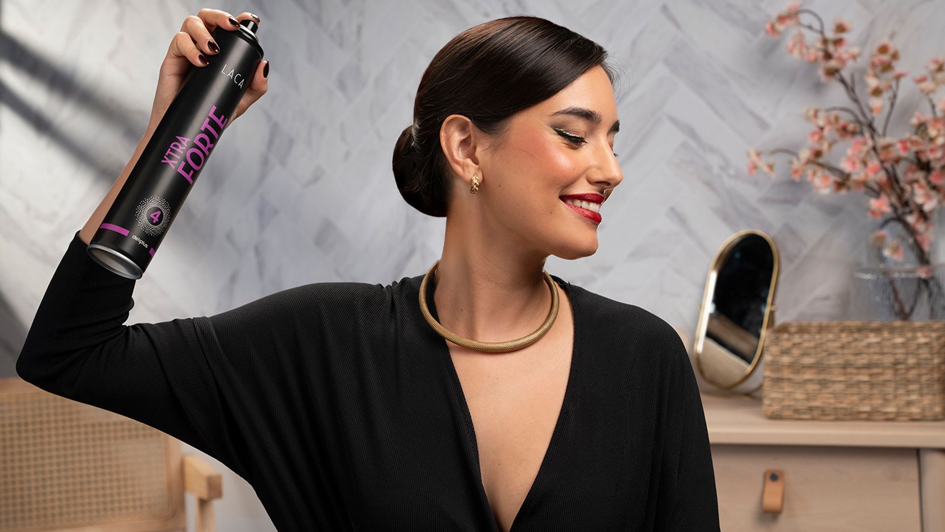 Aplica la laca Xtrem Forte de Mercadona