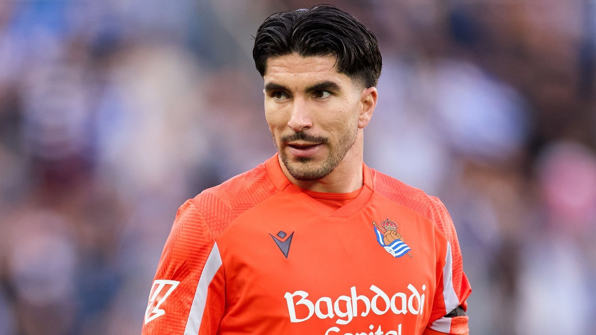 Carlos Soler en un partido con la Real Sociedad Carlos Soler en un partido con la Real Sociedad