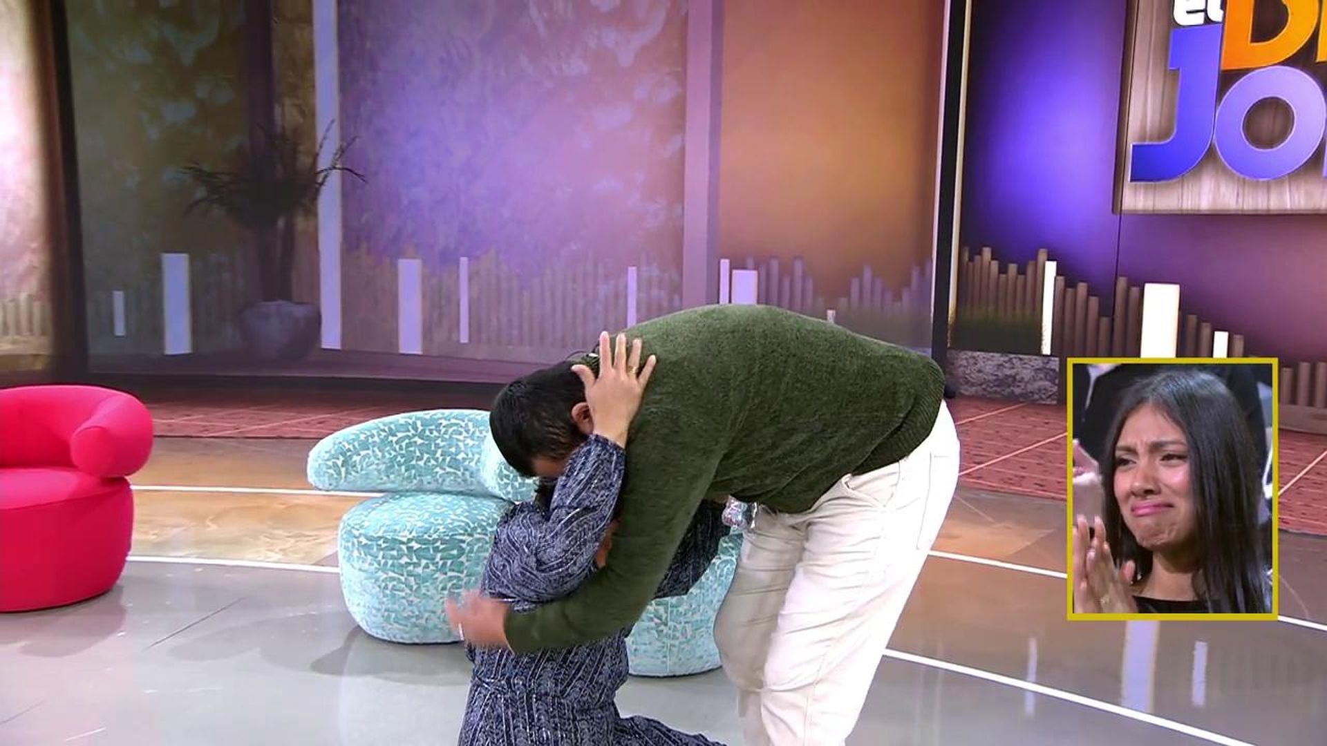 El reencuentro de madre e hijo en el plató de 'El diario de Jorge'