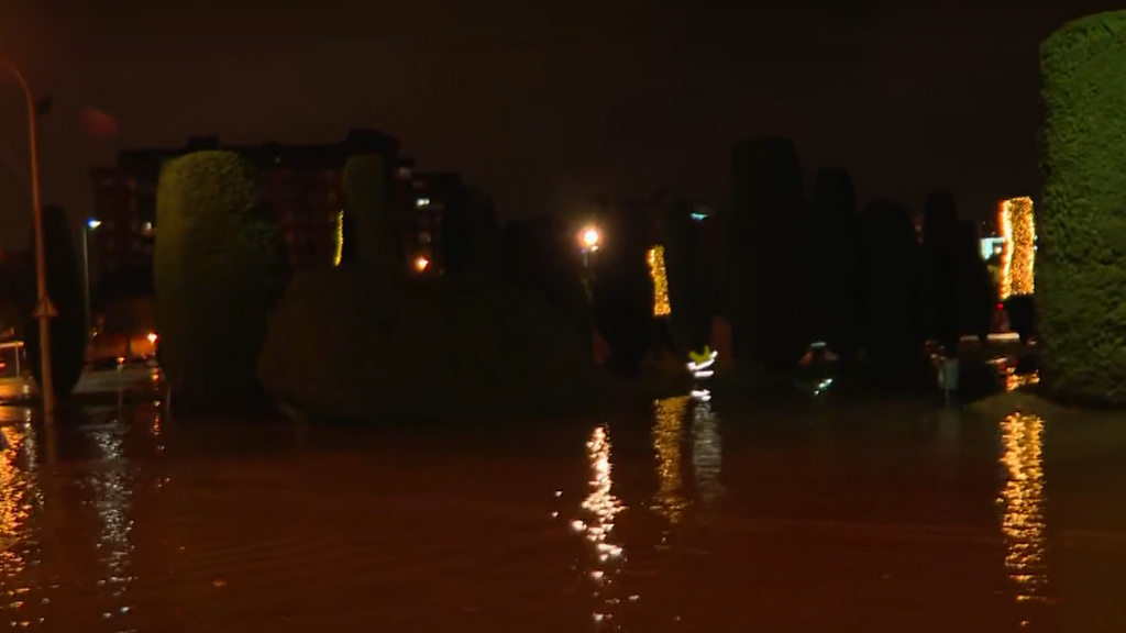 El temporal 'Emilia' deja en Badalona 100 litros de agua e inunda el centro de la ciudad: los estragos del temporal