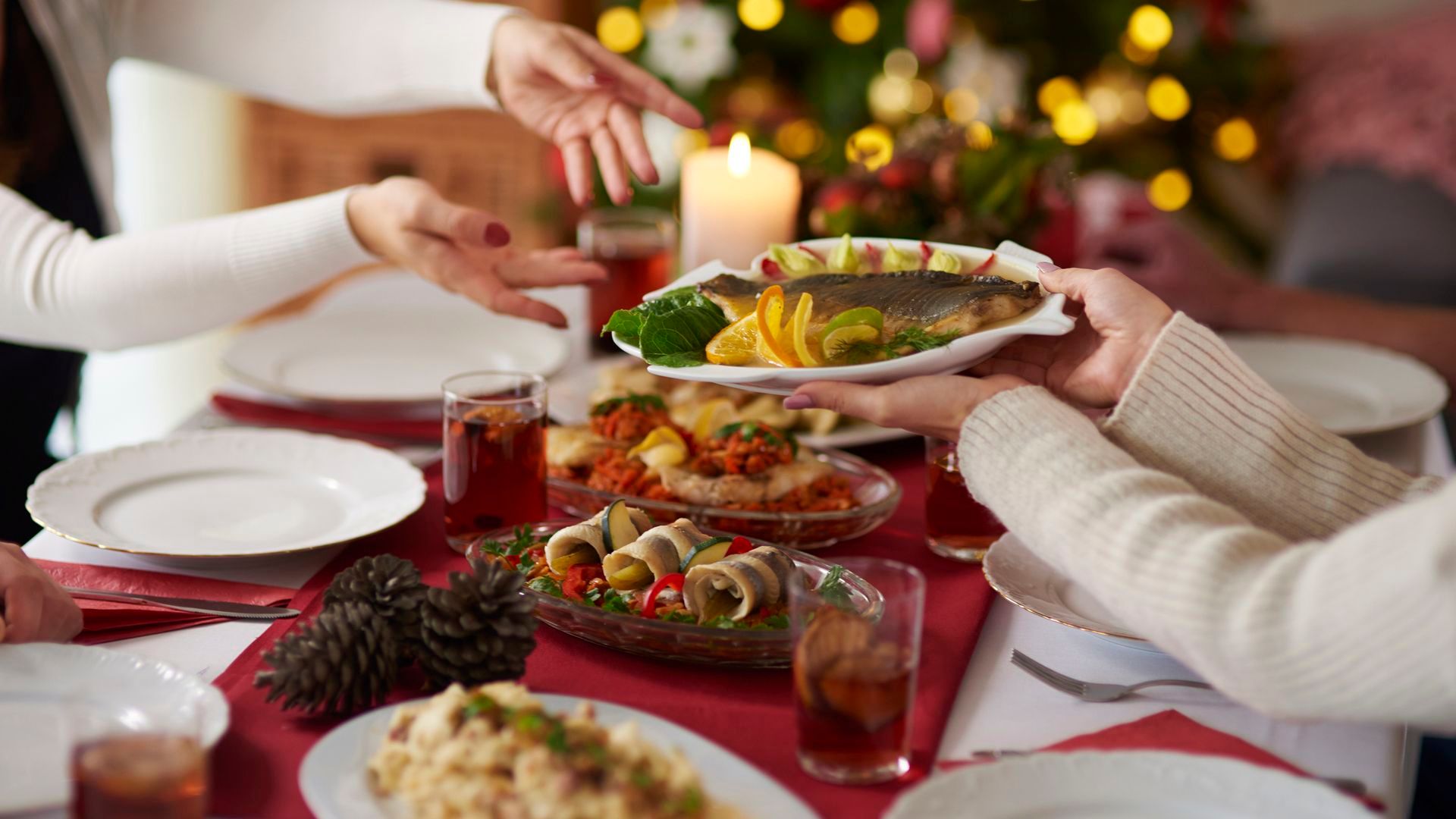 En las comidas y cenas navideñas suele sobrar mucha comida