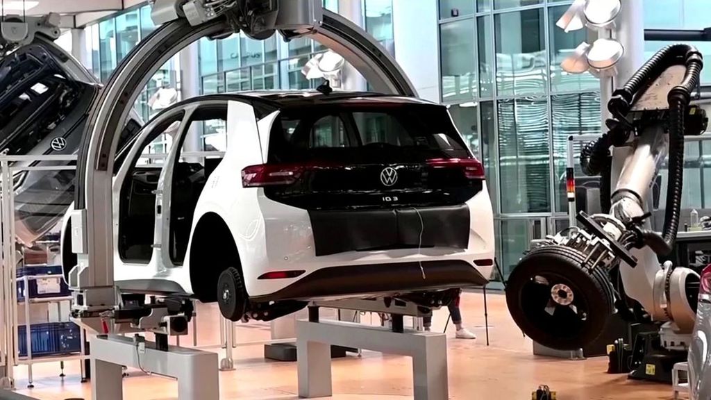 Europa da marcha atrás y frena la prohibición de los coches de combustión en 2035