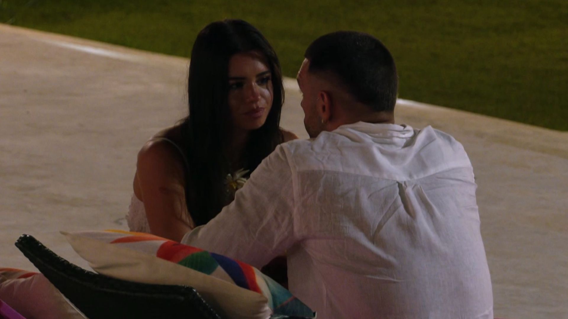 Helena y Barranco mantienen una conversación en 'La isla de las tentaciones 9'