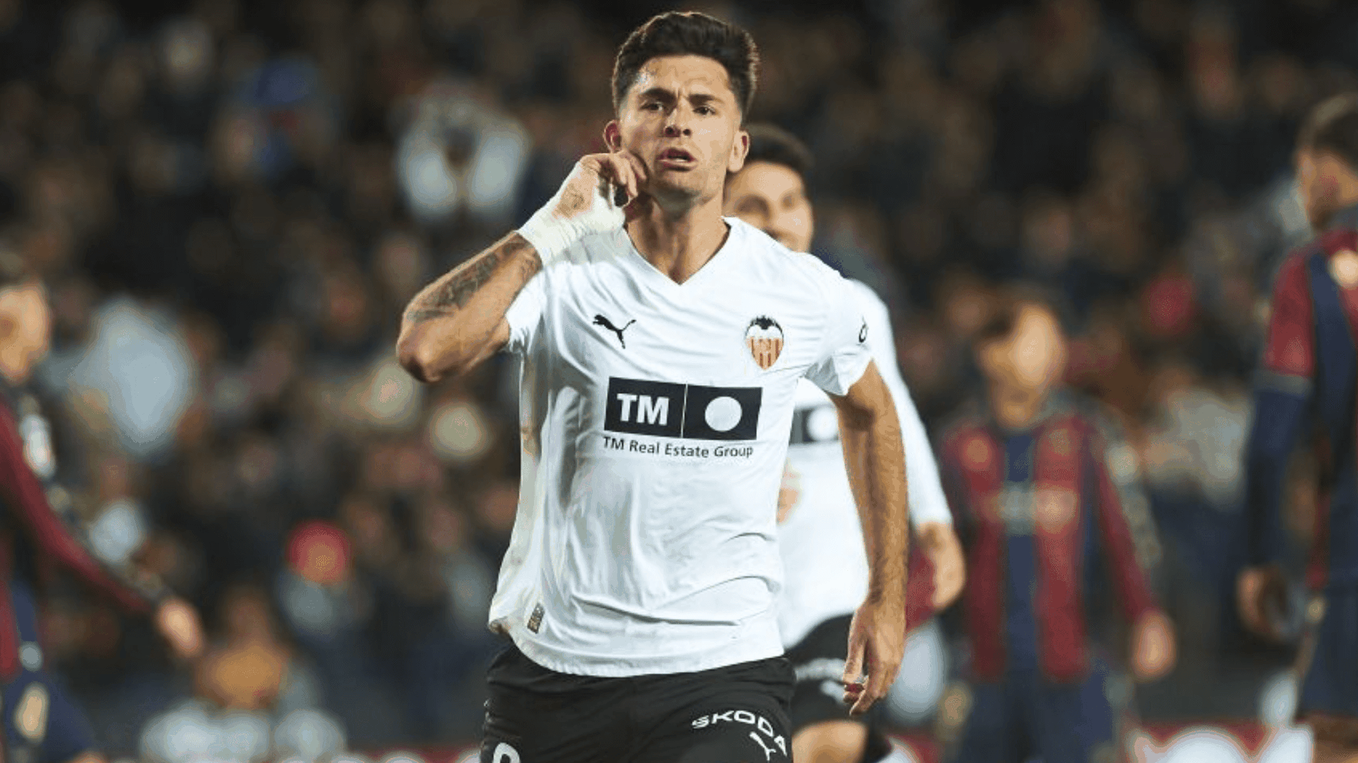 Hugo Duro celebra un gol en Mestalla