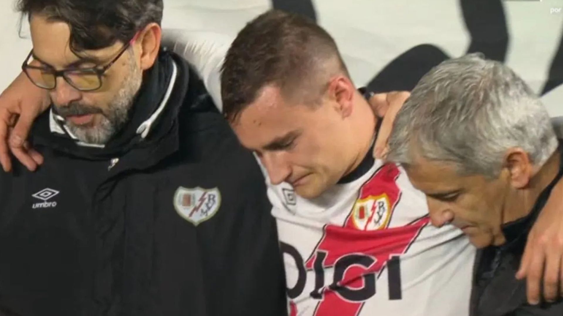 Jorge de Frutos, llorando por su lesión ante el Real Betis Jorge de Frutos, llorando por su lesión ante el Real Betis